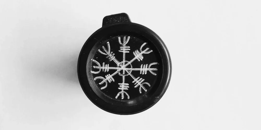 Aegishjalmur eight spoke viking rune