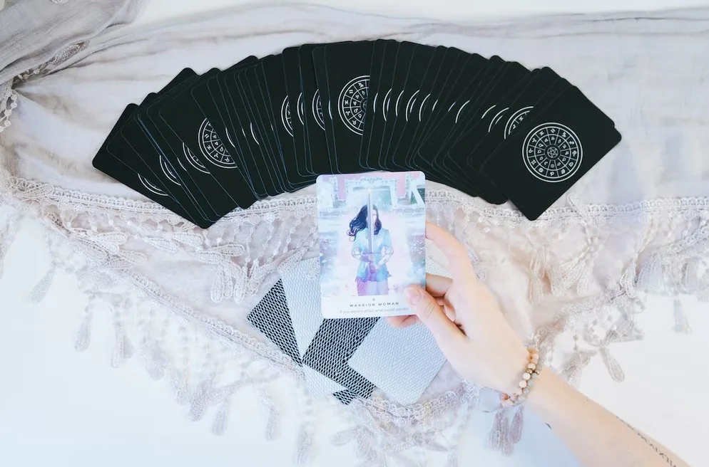 how to use oracle cards image