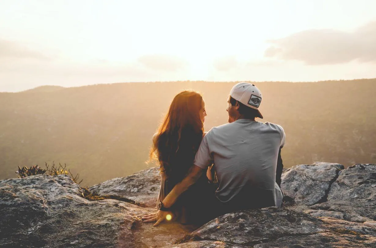gold aura relationships