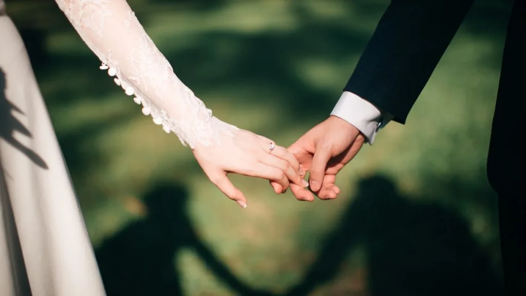 what is a traditional relationship