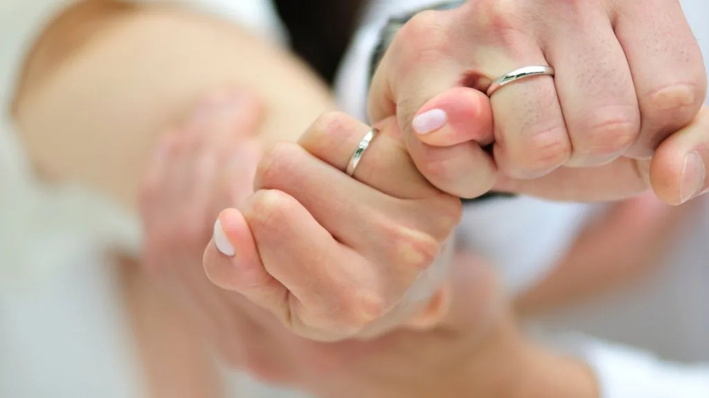 spiritual meaning of rings on fingers