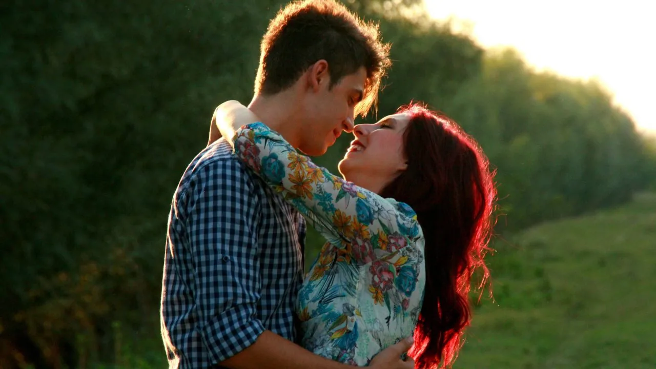 Man and woman in an embrace outdoor
